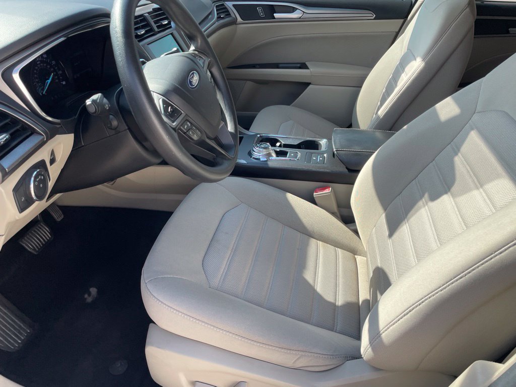 Used 2020 Ford Fusion SE FWD image 9