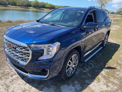 Used 2023 GMC Terrain Denali image 3