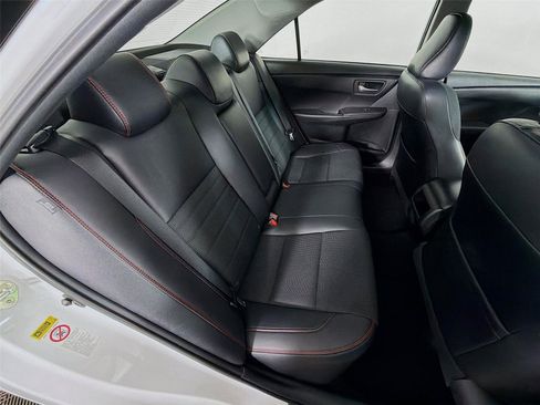 Used 2016 Toyota Camry SE FWD image 23