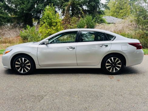 Used 2018 Nissan Altima 2.5 SV image 2