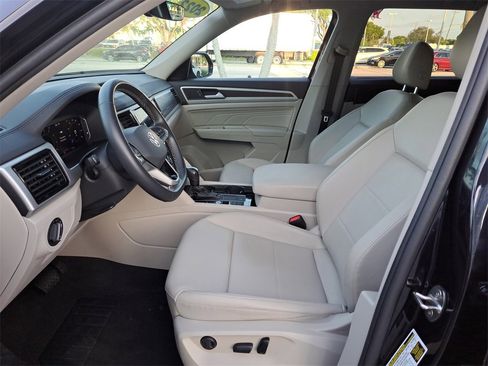 Certified 2022 Volkswagen Atlas SE image 13