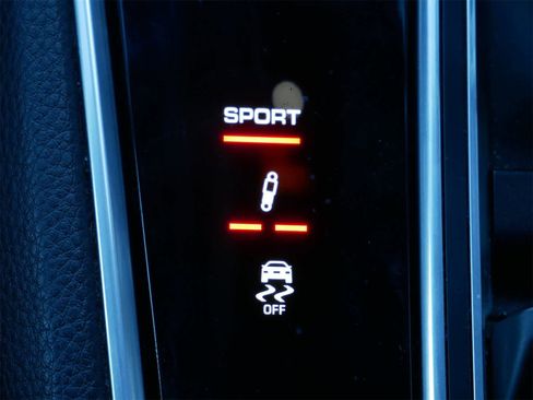 Used 2020 Porsche Panamera 4 image 21