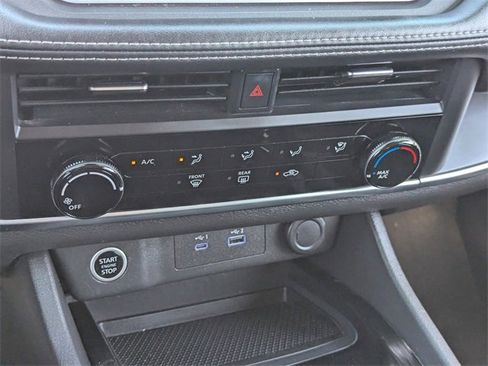 Used 2023 Nissan Rogue S image 28