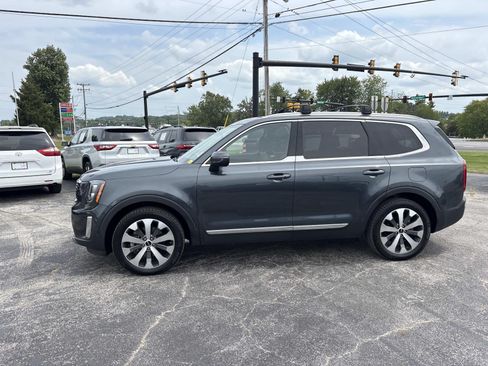Used 2022 Kia Telluride EX w/ EX Premium Package FWD image 4