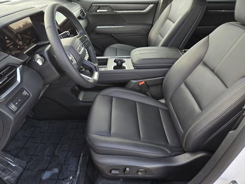 Used 2024 GMC Acadia Elevation w/ Black Edition image 17