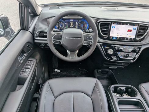 New 2027 Chrysler Pacifica Select w/ Family Tech Group FWD image 16
