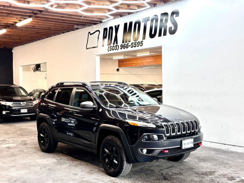 Used 2015 Jeep Cherokee Trailhawk w/ Comfort/Convenience Group AWD/4WD image 1