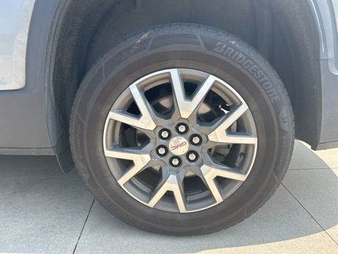 Used 2023 GMC Acadia SLE image 11