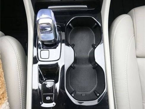 Used 2024 Volvo XC40 B5 Plus w/ Protection Package Premier image 10