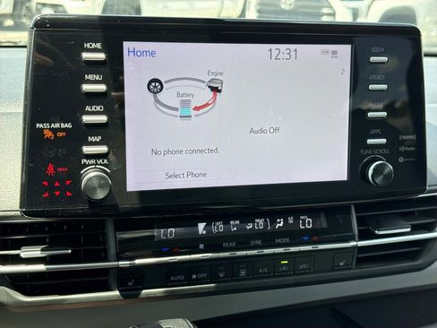 Used 2024 Toyota Sienna XLE FWD image 10