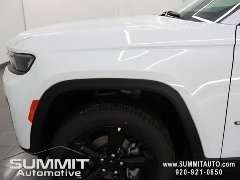 New 2026 Jeep Grand Cherokee Limited w/ Limited Altitude Package AWD/4WD image 34