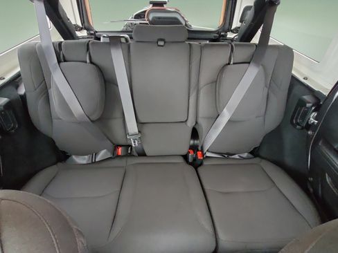 Used 2023 Jeep Wrangler Unlimited w/ Convenience Group AWD/4WD image 18