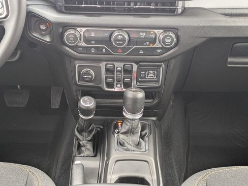 New 2026 Jeep Gladiator Sport AWD/4WD image 18