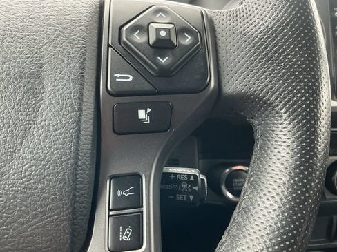 Used 2020 Toyota Tacoma TRD Off-Road AWD/4WD image 18