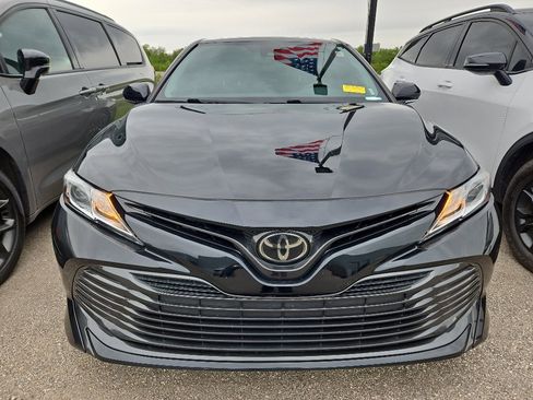 Used 2018 Toyota Camry LE w/ Moonroof Package FWD image 2