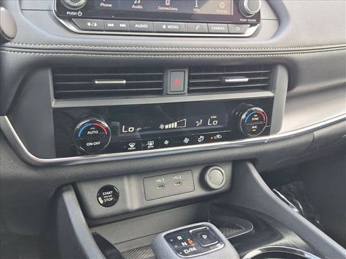 Used 2024 Nissan Rogue SV FWD image 7