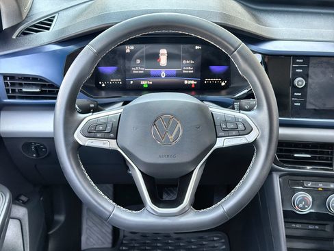 Used 2023 Volkswagen Taos SE w/ Panoramic Sunroof Package FWD image 14