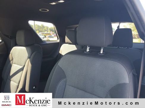 Used 2022 Chevrolet Traverse LT FWD image 22