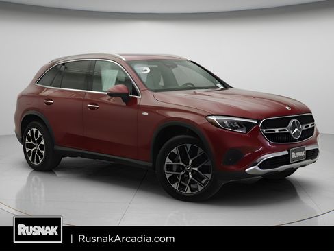Used 2025 Mercedes-Benz GLC 350e 4MATIC image 1