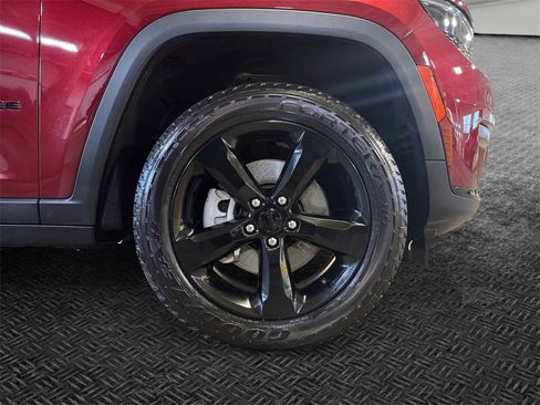 Used 2024 Jeep Grand Cherokee L Altitude image 11