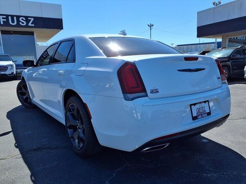 Used 2023 Chrysler 300 Touring w/ Sport Appearance Package image 29