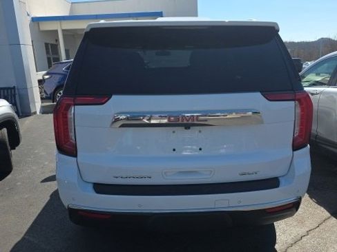 Used 2022 GMC Yukon SLT w/ SLT Premium Package image 6