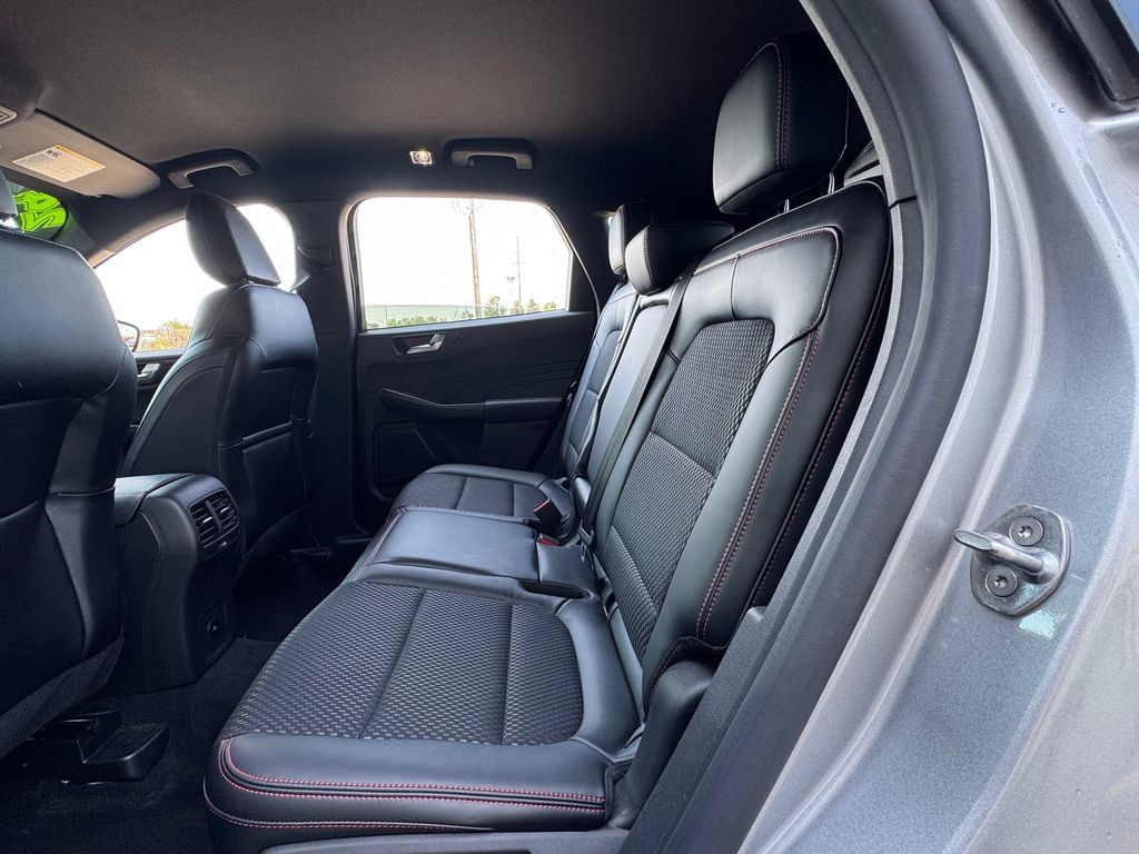 Used 2024 Ford Escape ST-Line w/ Tech Pack #1 FWD image 31