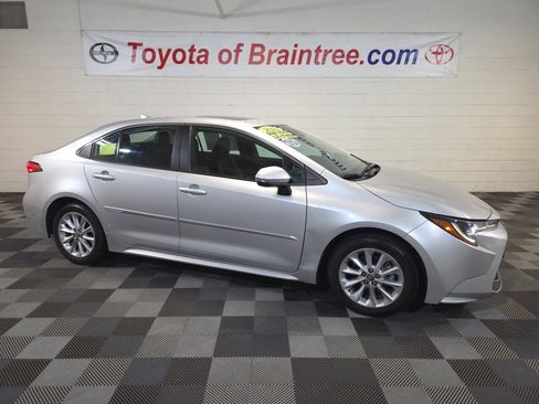 Certified 2021 Toyota Corolla XLE image 1