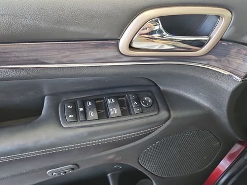 Used 2016 Jeep Grand Cherokee Overland AWD/4WD image 22