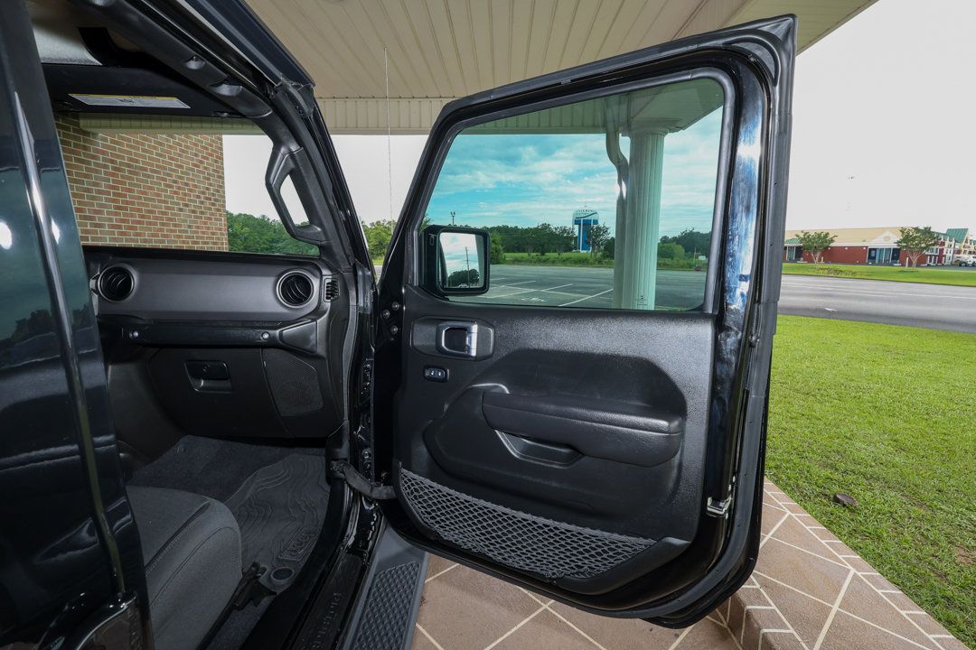 Used 2023 Jeep Gladiator Sport AWD/4WD image 21