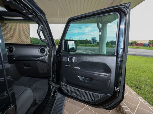 Used 2023 Jeep Gladiator Sport AWD/4WD image 21