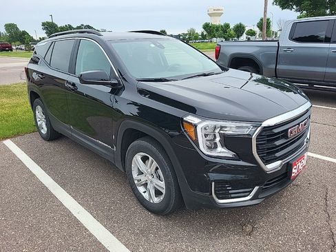 Used 2024 GMC Terrain SLE w/ Driver Convenience Package AWD/4WD image 4