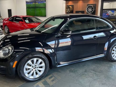 Used 2019 Volkswagen Beetle 2.0T S FWD image 1