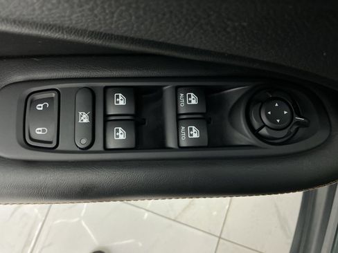 Used 2019 Jeep Compass Latitude w/ Cold Weather Group AWD/4WD image 36