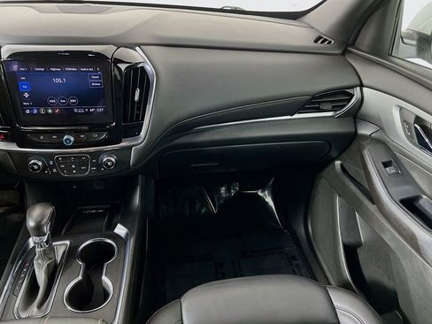 Used 2022 Chevrolet Traverse LT image 22