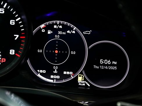 Used 2022 Porsche Cayenne Platinum Edition image 42