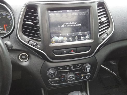 Used 2019 Jeep Cherokee Trailhawk w/ Comfort/Convenience Group image 27