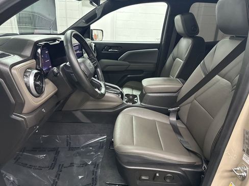 Used 2024 Chevrolet Colorado ZR2 w/ ZR2 Convenience Package III image 18