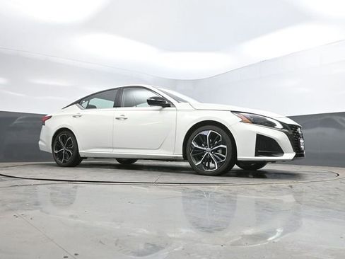 Used 2025 Nissan Altima 2.5 SR image 48