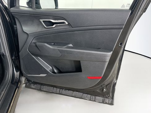 Used 2025 Kia Sportage LX image 31