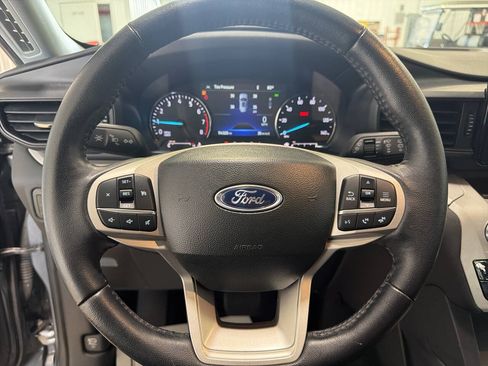 Used 2023 Ford Explorer XLT AWD/4WD image 13
