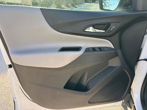 Used 2020 Chevrolet Equinox LS w/ LS Convenience Package image 34