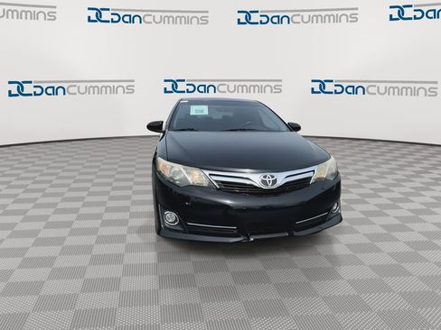 Used 2014 Toyota Camry SE image 3