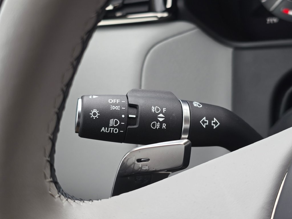 Certified 2025 Land Rover Range Rover Velar Dynamic SE AWD/4WD image 27