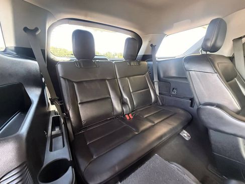 Used 2021 Ford Explorer XLT w/ Equipment Group 202A AWD/4WD image 20