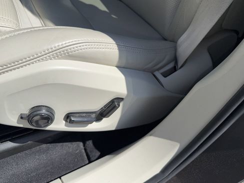 Used 2022 Volvo XC60 B5 Inscription w/ Climate Package image 13