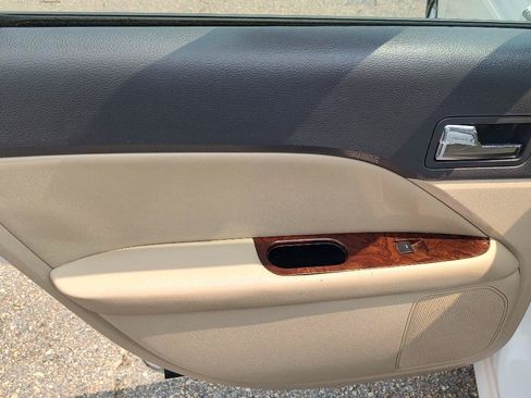 Used 2012 Ford Fusion SEL FWD image 17