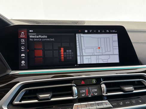 Used 2021 BMW X7 xDrive40i w/ M Sport Package AWD/4WD image 18