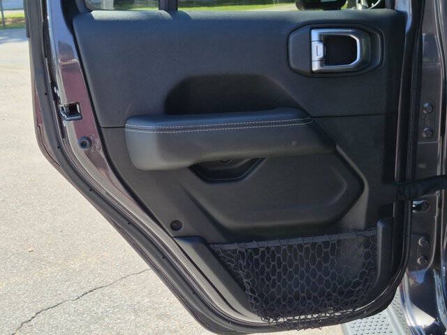 Used 2020 Jeep Wrangler Unlimited Sahara AWD/4WD image 28