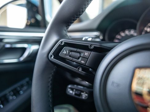 Certified 2026 Porsche Macan AWD/4WD image 34